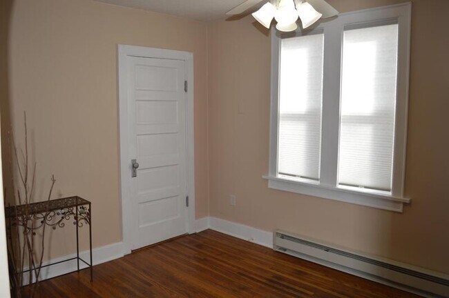 Building Photo - 2 Congress St E