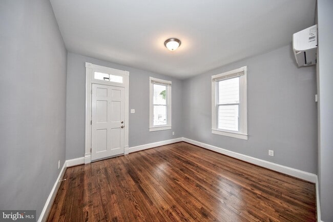 Building Photo - 655 Bourbon St