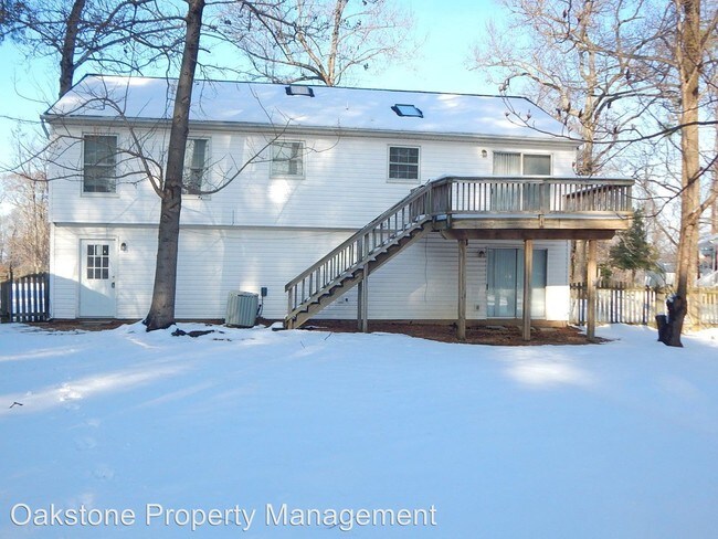 Building Photo - 4 br, 3 bath House - 48 Hall Ct.