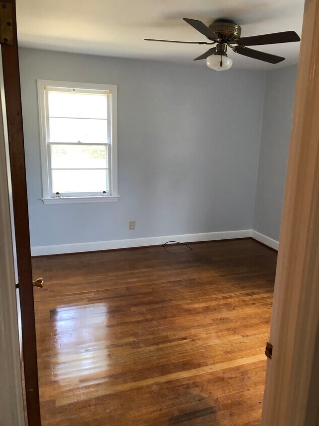 Primary Photo - 1111 Greenlawn Dr