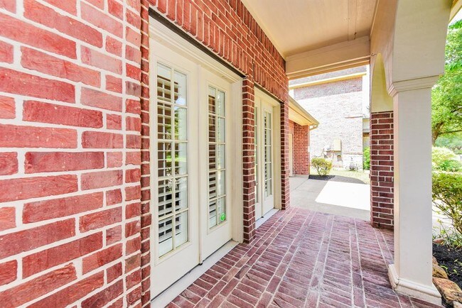 Foto del edificio - 1008 Elm Pointe