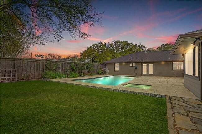 Building Photo - 5438 Briarbend Dr