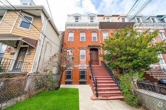 Building Photo - 289 Forrest St