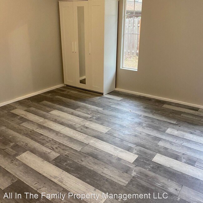 Building Photo - 3 br, 1 bath House - 9425 SW Longstaff ST