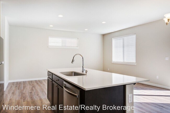 Building Photo - 4 br, 2.5 bath House - 6315 85th Dr NE