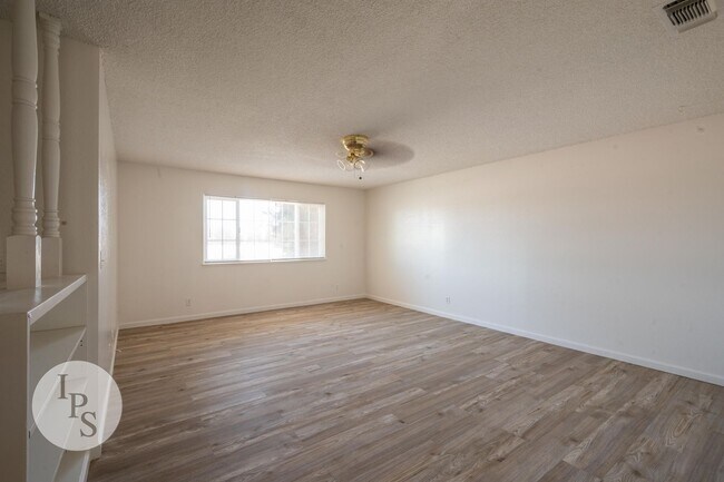 Foto del edificio - Kerman Westside Large 3 Bedroom Home, Bran...