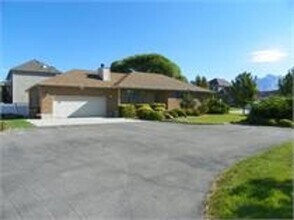 Building Photo - 153 11800 S