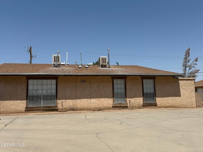 Building Photo - 1905 Karen Sue Pl