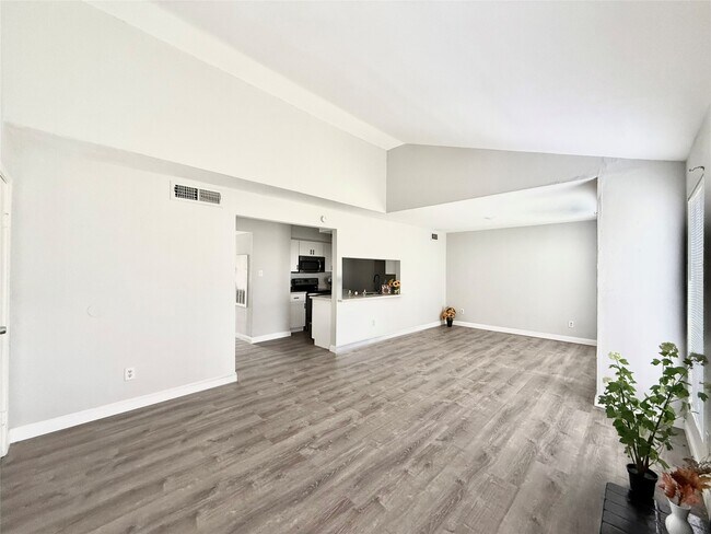 Foto del edificio - 7200 W T C Jester Blvd