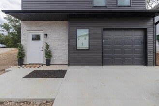Building Photo - 2700 Emery Dr