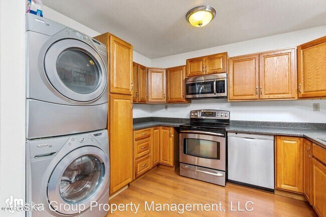 Building Photo - 2 br, 1 bath House - 227 E 12th Ave