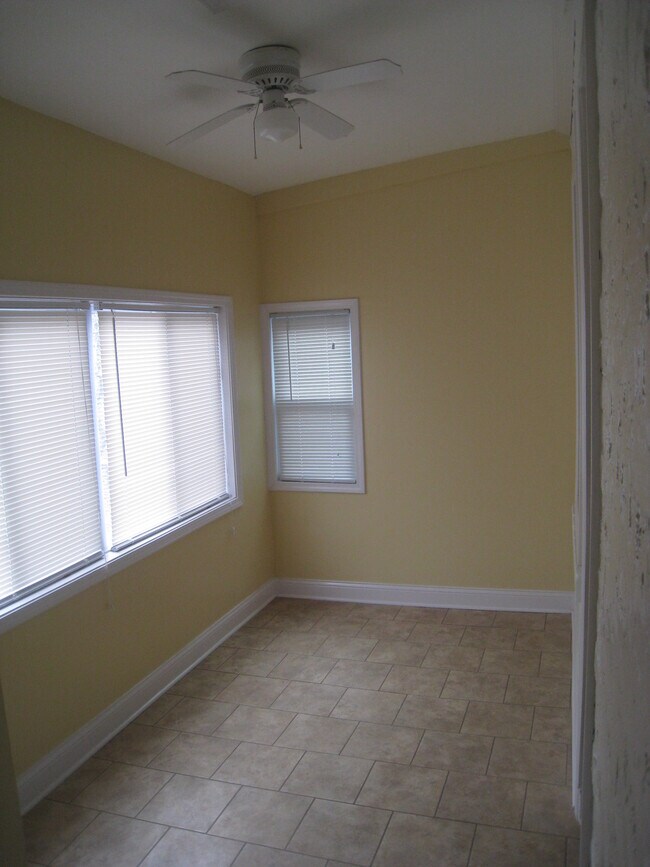 Building Photo - 4907 N Monticello Ave