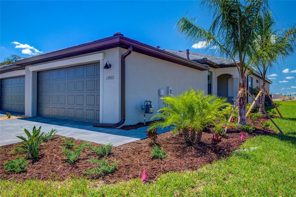 Foto principal - 15922 Clear Skies Pl