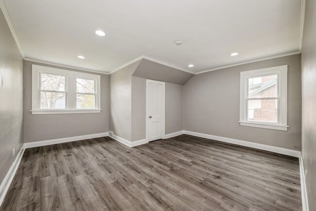 Building Photo - 545 Skokie Ave