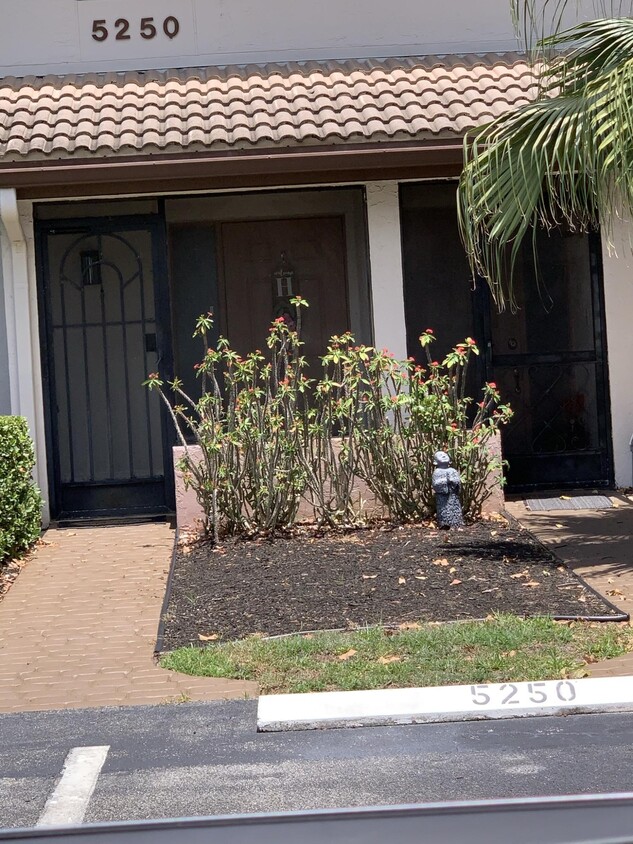 Primary Photo - 5250 Fountains Dr S