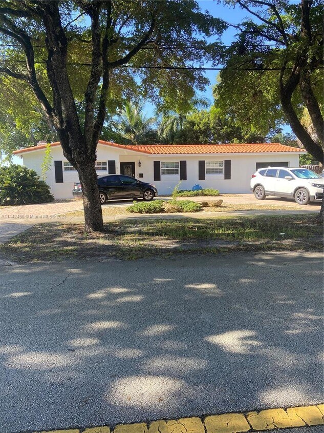 Primary Photo - 8110 NW 185th St