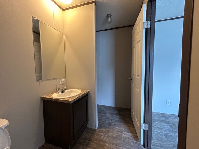 Building Photo - 733 Ascot Cir