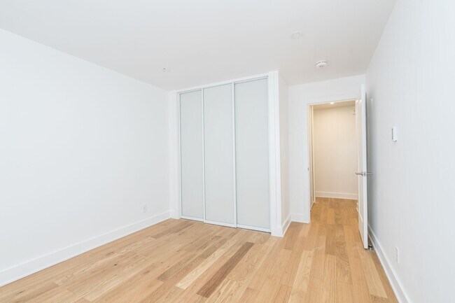 Building Photo - 365 Eglinton Ave E