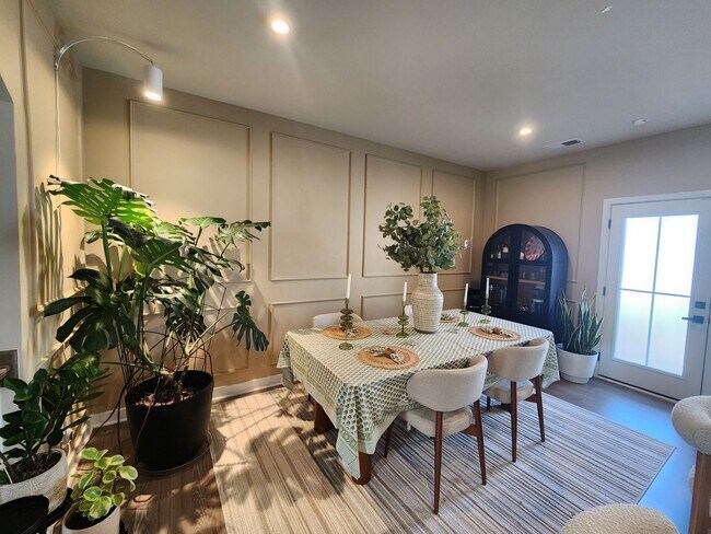 Foto del edificio - 3 Story Townhome near Concord Mills