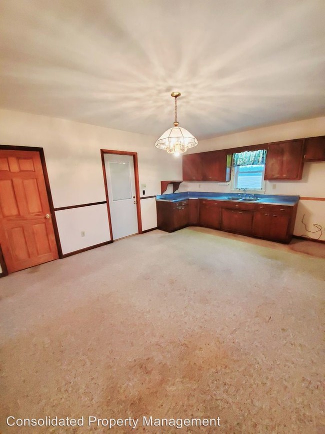 Foto del edificio - 3 br, 1 bath House - 9421 E. 950N.