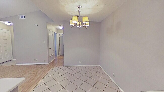 Foto del edificio - "Charming 3-Bedroom 2-Bath Duplex Retreat ...