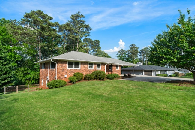 Building Photo - 3925 Orchard Rd SE