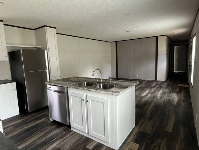 Foto del edificio - 14142 Lorraine Rd