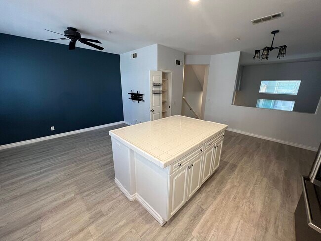 Foto del edificio - 14546 Newport Ave