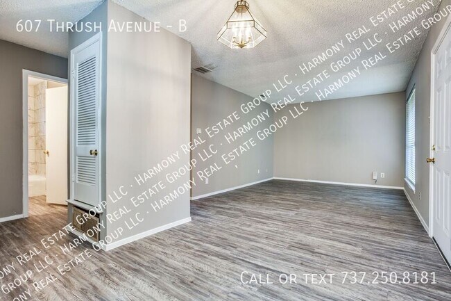 Foto del edificio - 607 Thrush Ave