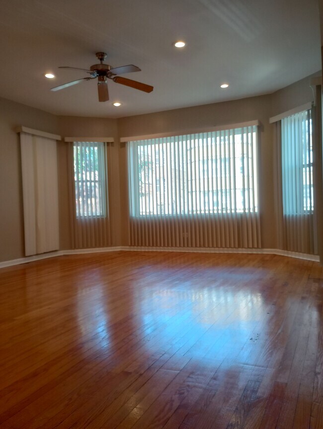 Foto del edificio - 7634 S Kingston Ave