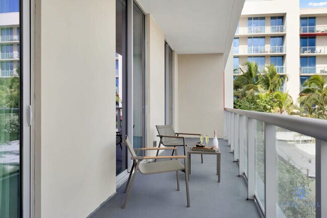 Building Photo - 777 N Ocean Dr