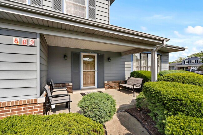 Building Photo - 809 Orleans Pl