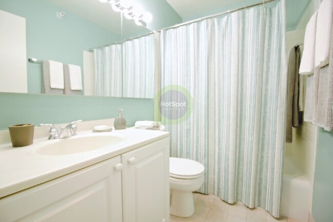 Building Photo - 323 E Ontario St