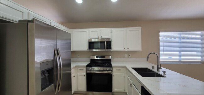 Foto del edificio - 9013 Crooked Shell Ave