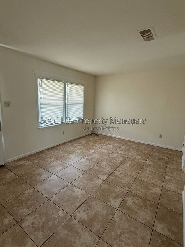 Foto del edificio - 3751 E Olive Rd