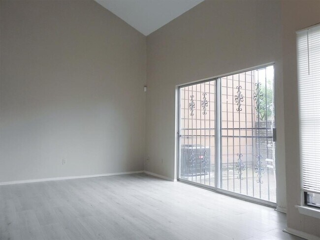Building Photo - 12645 Wellington Park Dr