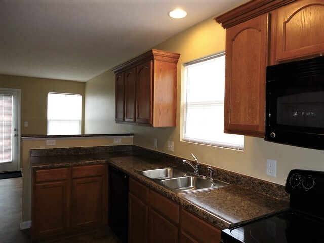 Building Photo - 826 Sunvista Drive