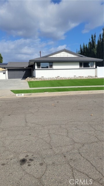 Building Photo - 1218 N Hale Ave