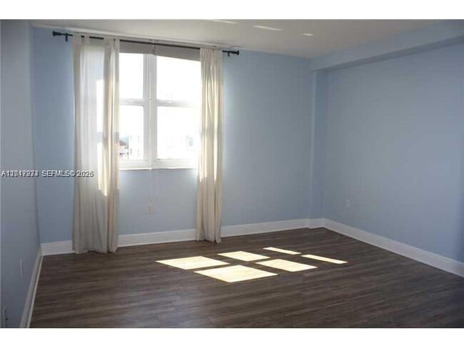 Foto del edificio - 10350 W Bay Harbor Dr
