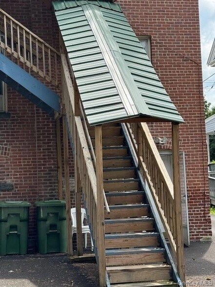 Building Photo - 125 Wickham Ave