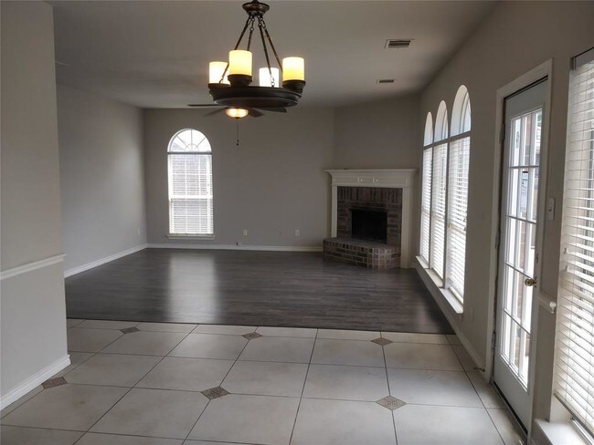 Foto del edificio - 3313 Woodberry Ln