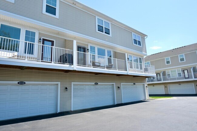 Building Photo - 1031 N Sherman Dr