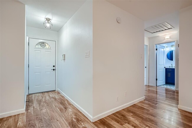 Building Photo - 507 Seminole Dr