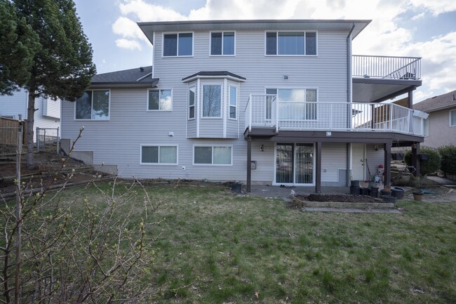 Building Photo - 5533 Alpine Crescent