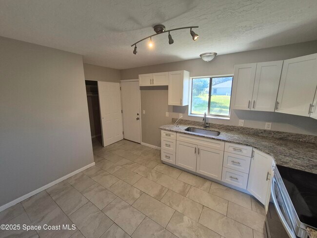 Foto del edificio - 1342 Vandalia Ave SE