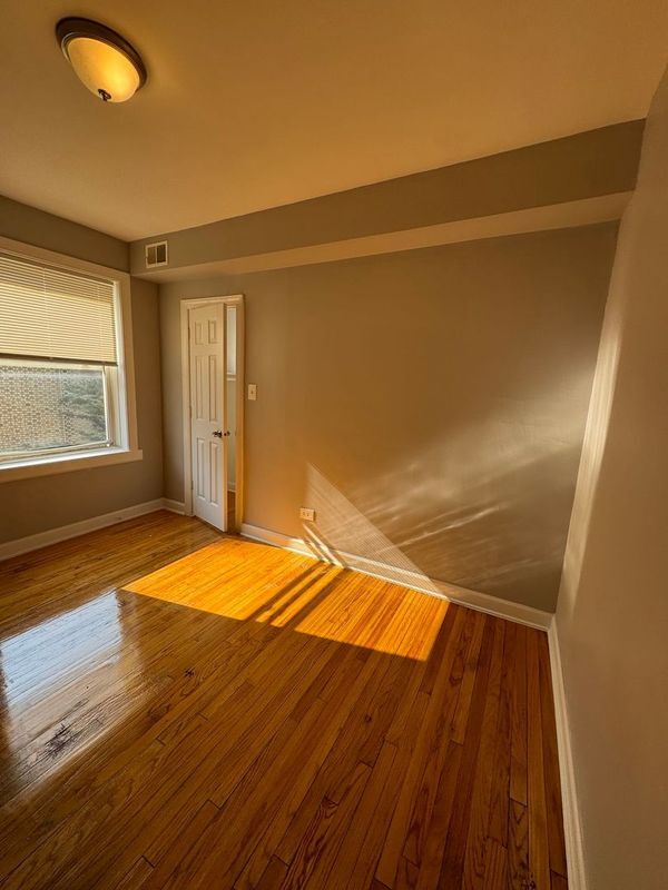 Foto del edificio - 1127 E 81st St