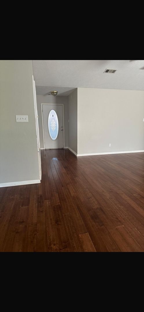 Building Photo - Spacious 3-Bedroom Home in the Heart of Ca...