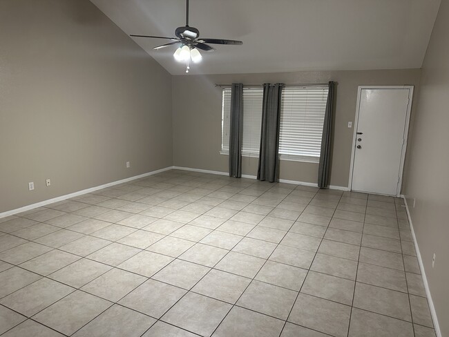 Building Photo - 10922 Cayman Mist Dr