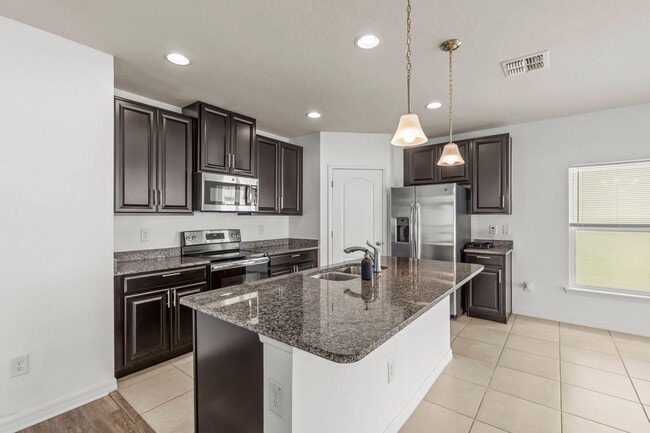 Building Photo - Spacious Riverview Rental in South Fork Lakes with Oversized Screened Patio & 2-Car Garage