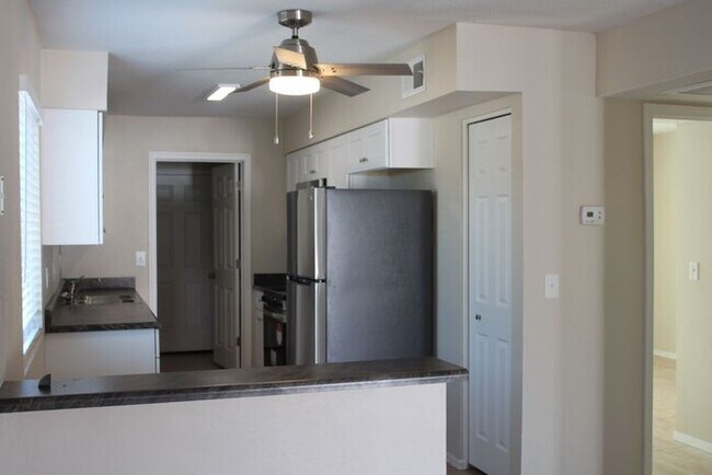 Building Photo - Great Mesa Location!